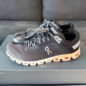 On Cloudflow Rock Rose Black Gray Pink Running Shoes Women's Size 8.5